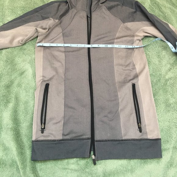 Like New Lululemon Ebb to Train Jacket Chrome 6 - Picture 14 of 15